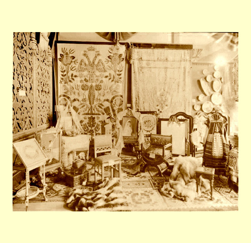 Ceramiche, arazzi, tappeti, stoffe lavorate e decorate sono queste le “materie prime” che gli espositori russi esibiscono e mettono in vendita all’esposizione di Chicago nel 1893. foto 1